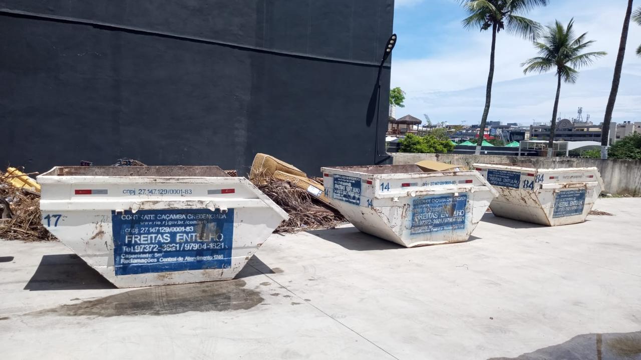 Caçamba em obra